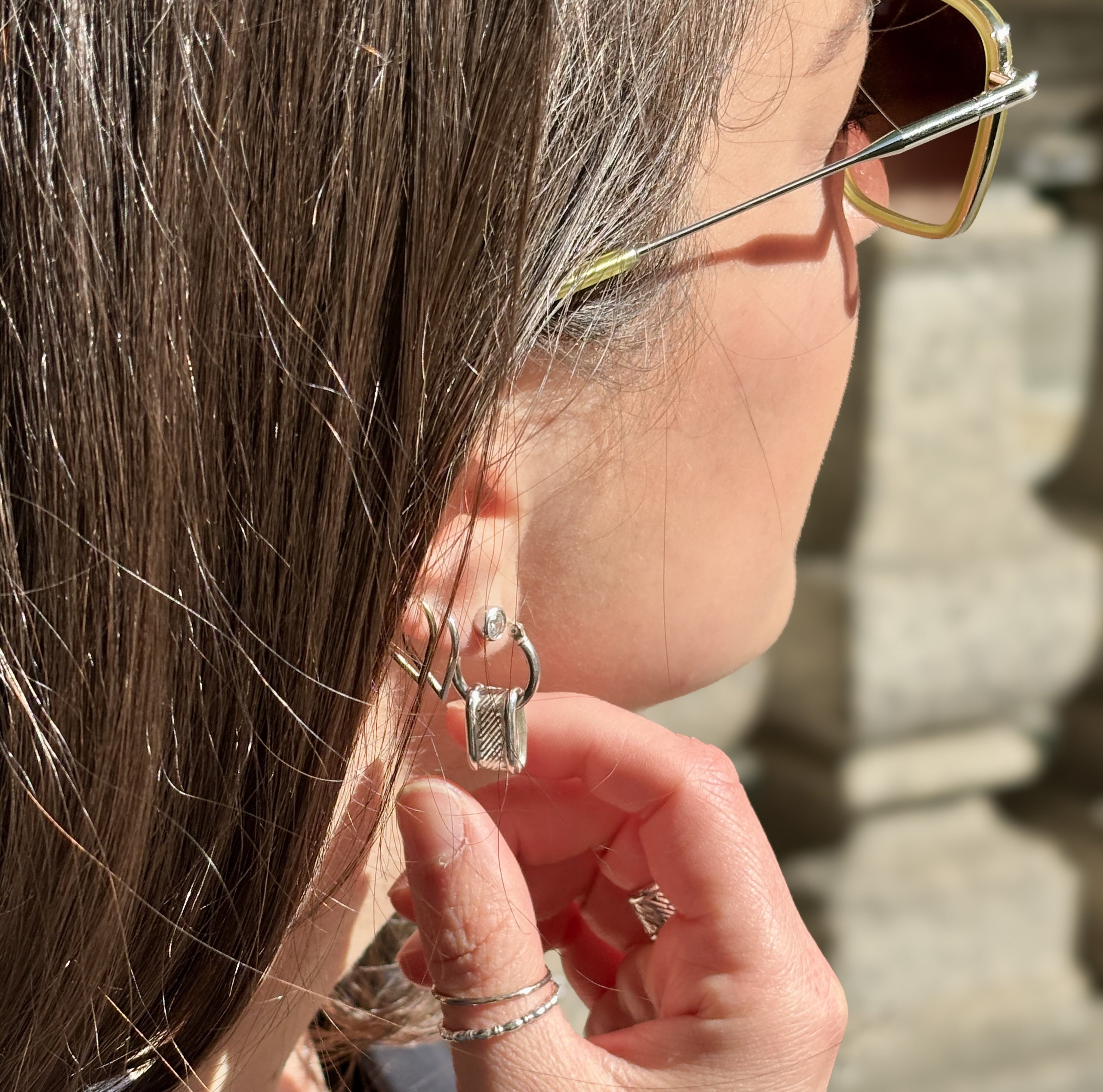 ANCHOR CAPSULE EARRINGS (15mm)