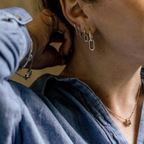 ANCHOR CAPSULE EARRINGS (10mm)