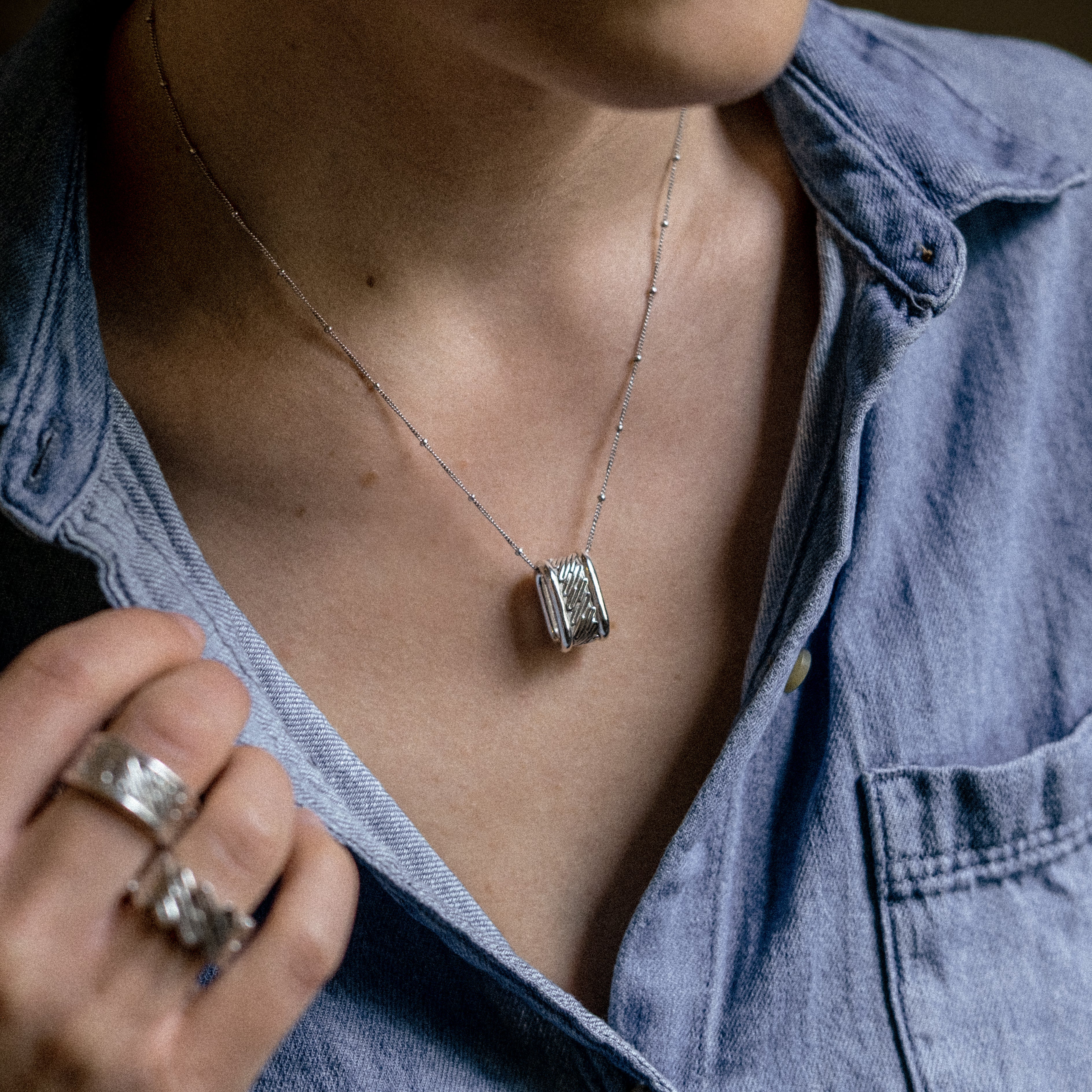 ANCHOR CAPSULE NECKLACE (20mm)